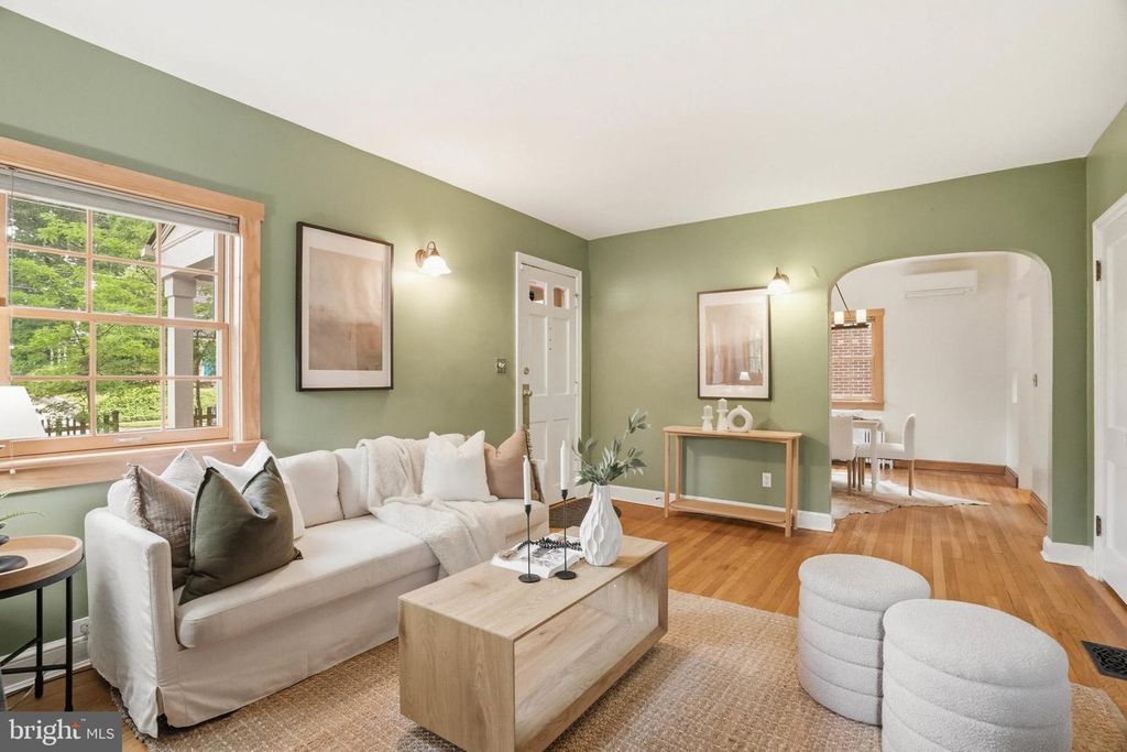 Image 7 of property listing at 4003 OGLETHORPE ST, Hyattsville, MD 20782