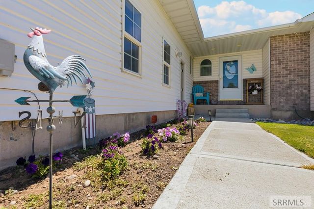 4966 E Camas Creek Circle, Iona, ID 83427