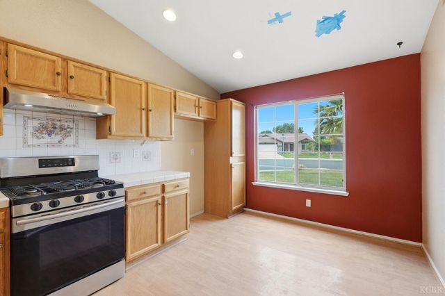 547 Coronado Place, Hanford, CA 93230