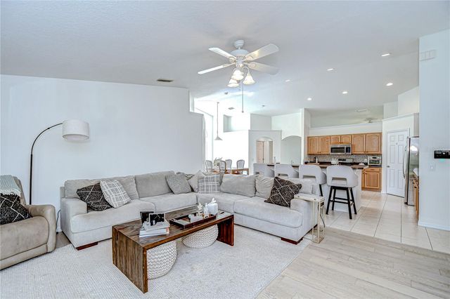 7107 COLONIAL LAKE DR, Riverview, FL 33578