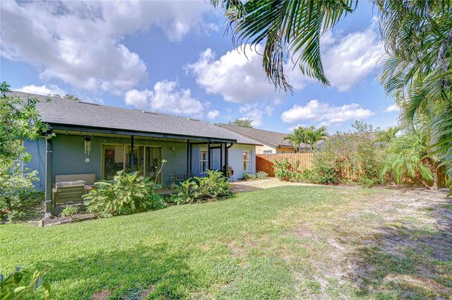 7107 COLONIAL LAKE DR, Riverview, FL 33578