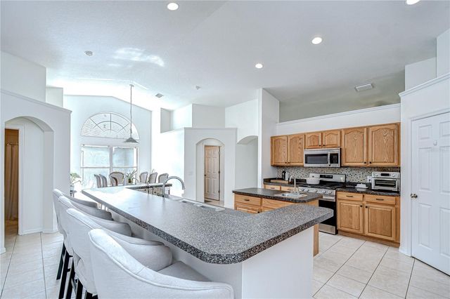 7107 COLONIAL LAKE DR, Riverview, FL 33578