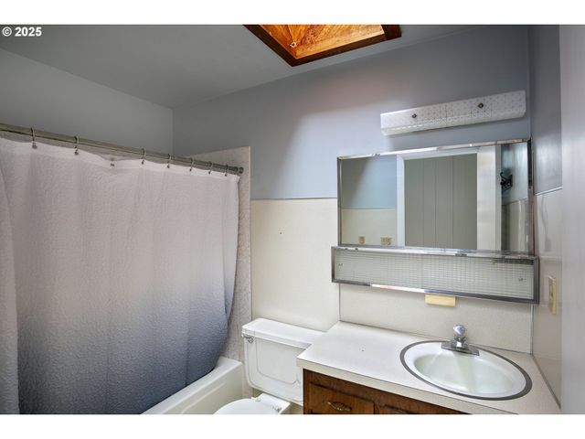 523 2ND St, Gearhart, OR 97138