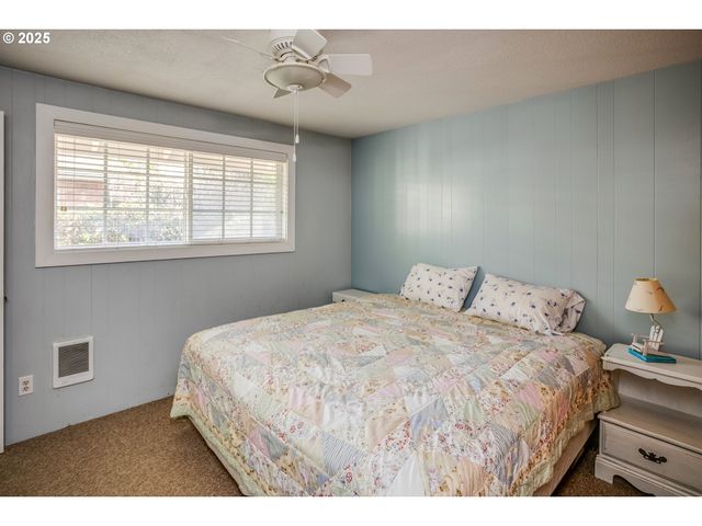 523 2ND St, Gearhart, OR 97138