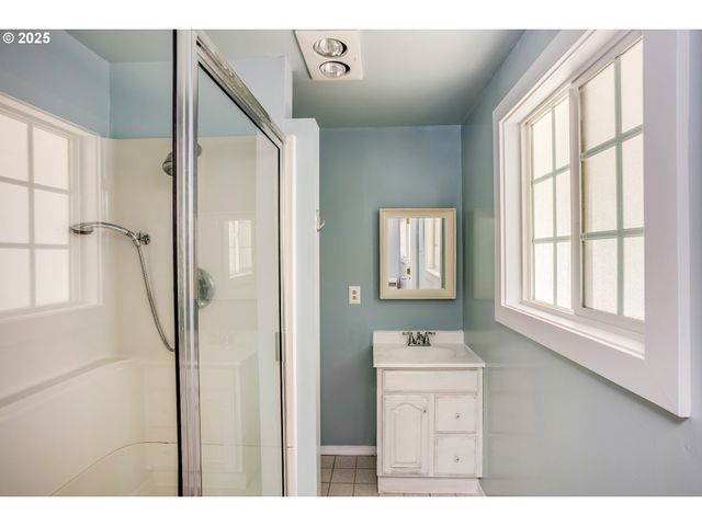 523 2ND St, Gearhart, OR 97138