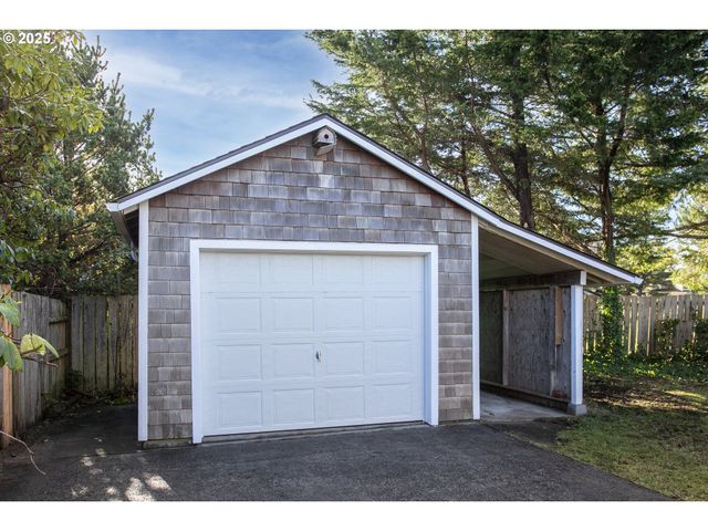 523 2ND St, Gearhart, OR 97138