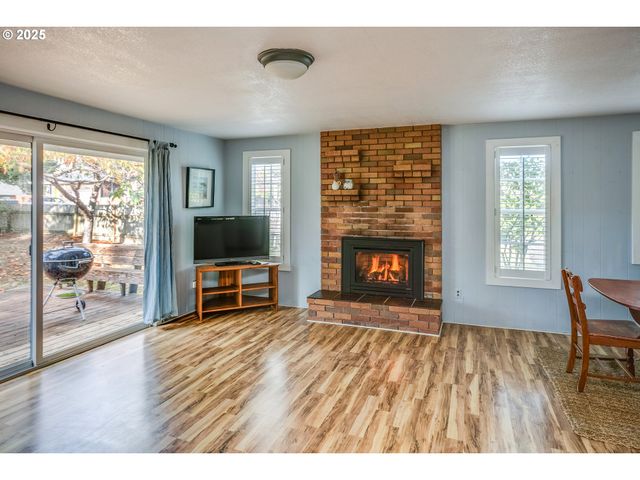 523 2ND St, Gearhart, OR 97138