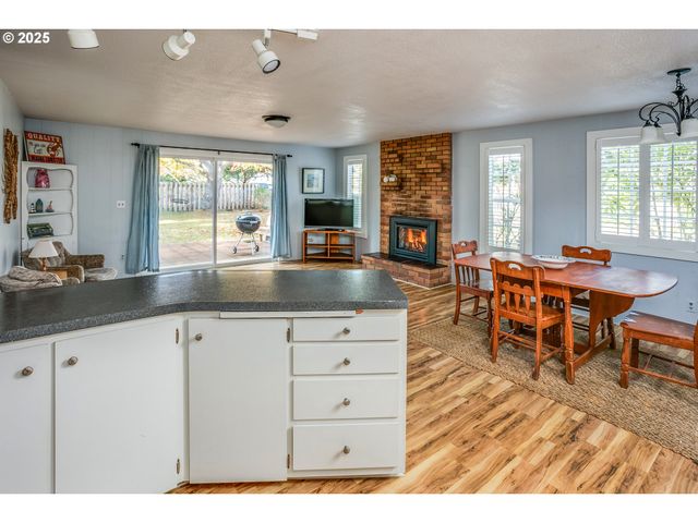 523 2ND St, Gearhart, OR 97138