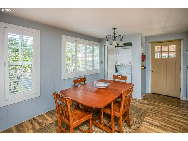 523 2ND St, Gearhart, OR 97138