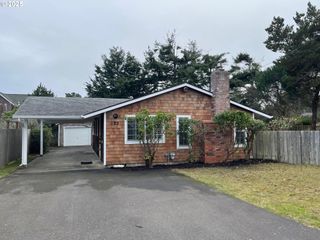 523 2ND St, Gearhart, OR 97138