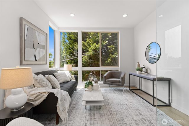 3819 B Fremont Avenue N, Seattle, WA 98103