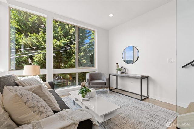 3819 B Fremont Avenue N, Seattle, WA 98103