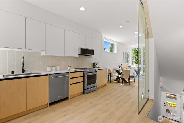 3819 B Fremont Avenue N, Seattle, WA 98103