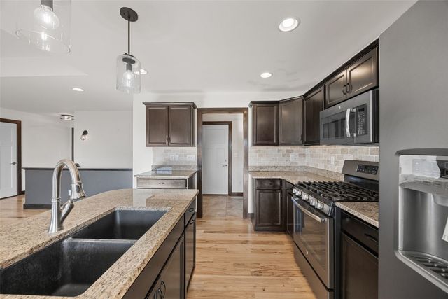 369 Bent Creek Dr, Marion, IA 52302