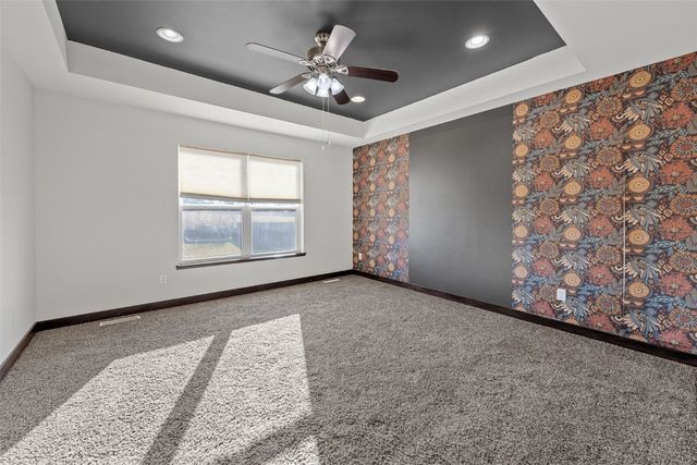 369 Bent Creek Dr, Marion, IA 52302