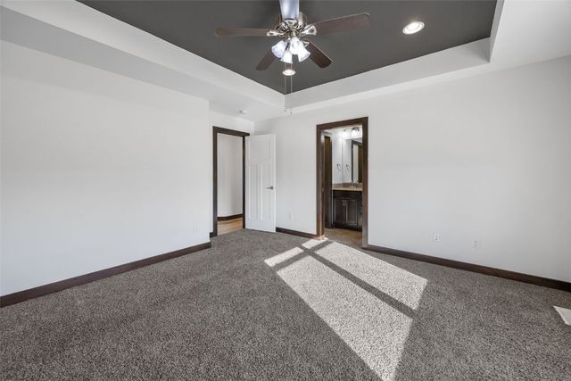 369 Bent Creek Dr, Marion, IA 52302