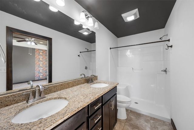 369 Bent Creek Dr, Marion, IA 52302