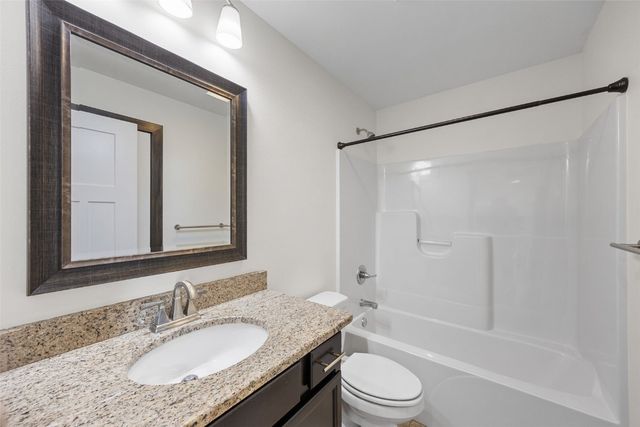 369 Bent Creek Dr, Marion, IA 52302