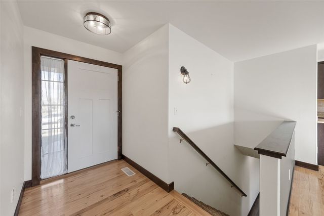 369 Bent Creek Dr, Marion, IA 52302