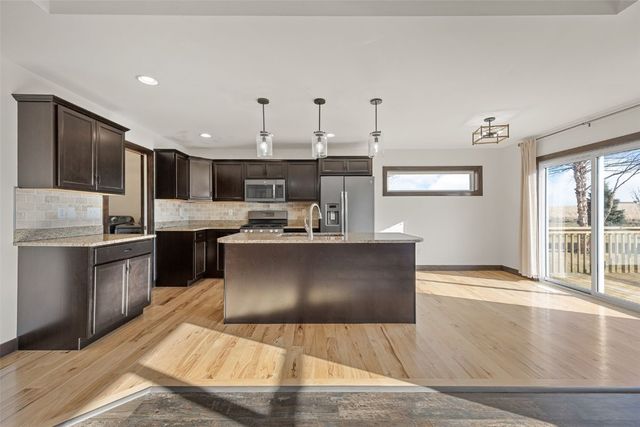 369 Bent Creek Dr, Marion, IA 52302