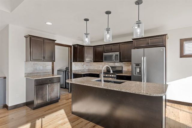 369 Bent Creek Dr, Marion, IA 52302