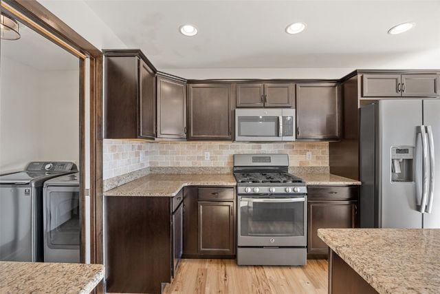 369 Bent Creek Dr, Marion, IA 52302