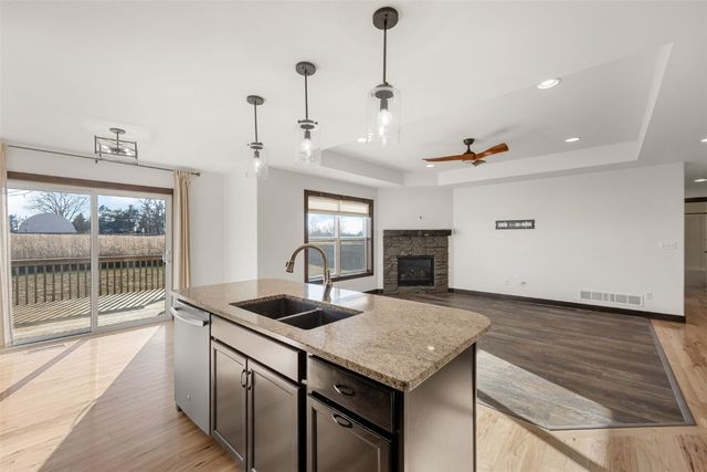 369 Bent Creek Dr, Marion, IA 52302