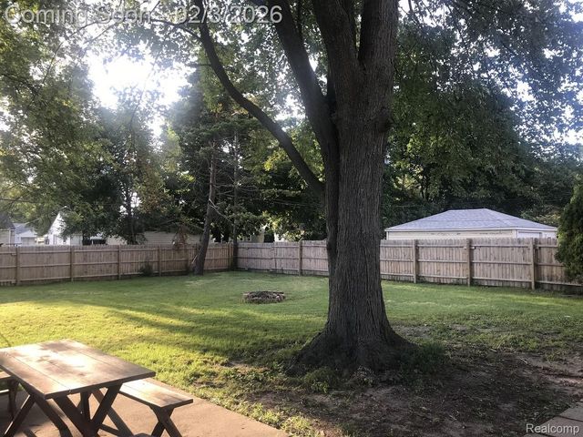 23041 Rosewood Street, Oak Park, MI 48237