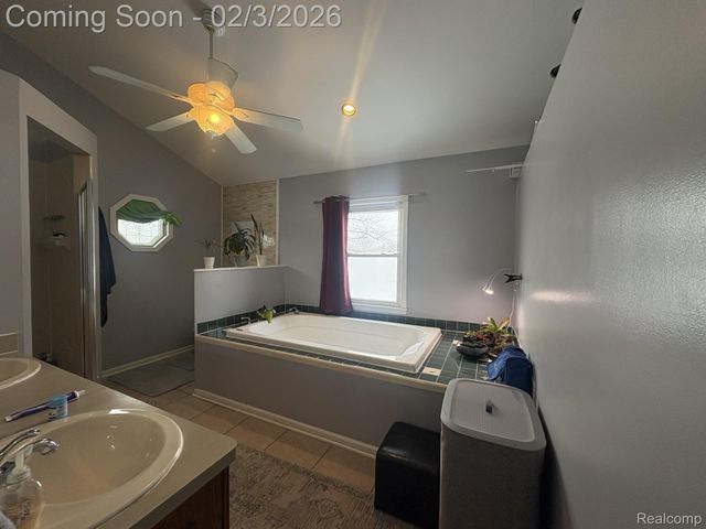 23041 Rosewood Street, Oak Park, MI 48237