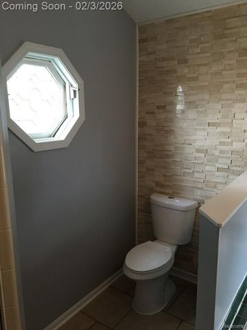 23041 Rosewood Street, Oak Park, MI 48237