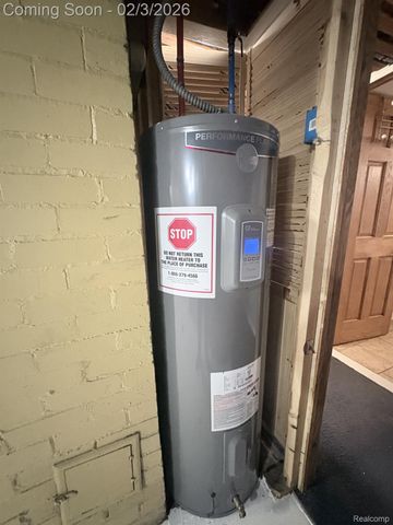 23041 Rosewood Street, Oak Park, MI 48237