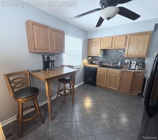 23041 Rosewood Street, Oak Park, MI 48237