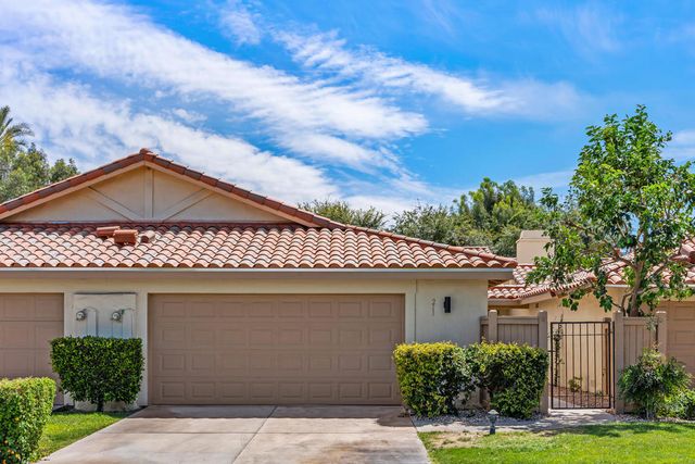 211 Las Lomas, Palm Desert, CA 92260