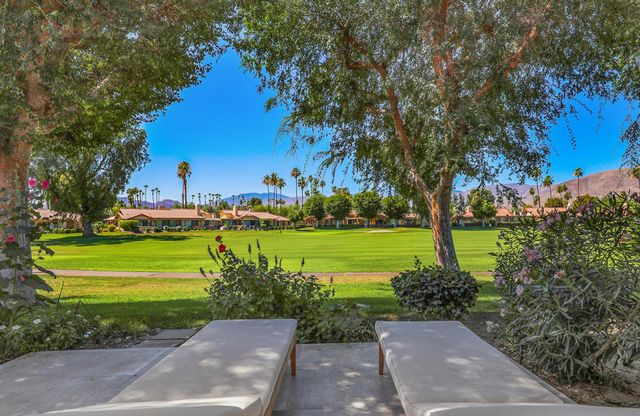 211 Las Lomas, Palm Desert, CA 92260