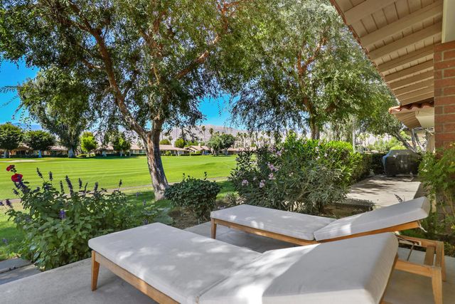 211 Las Lomas, Palm Desert, CA 92260