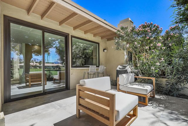 211 Las Lomas, Palm Desert, CA 92260