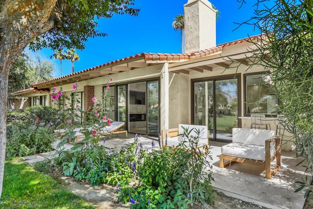 211 Las Lomas, Palm Desert, CA 92260