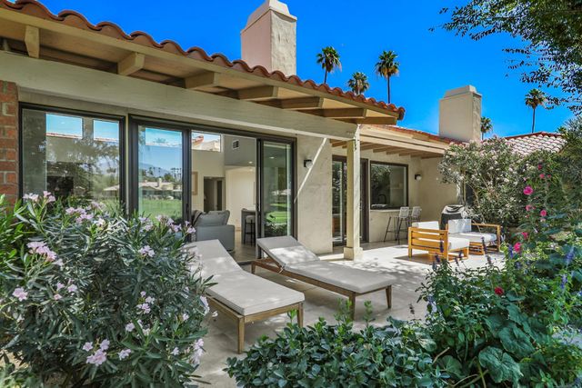 211 Las Lomas, Palm Desert, CA 92260
