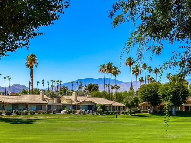 211 Las Lomas, Palm Desert, CA 92260