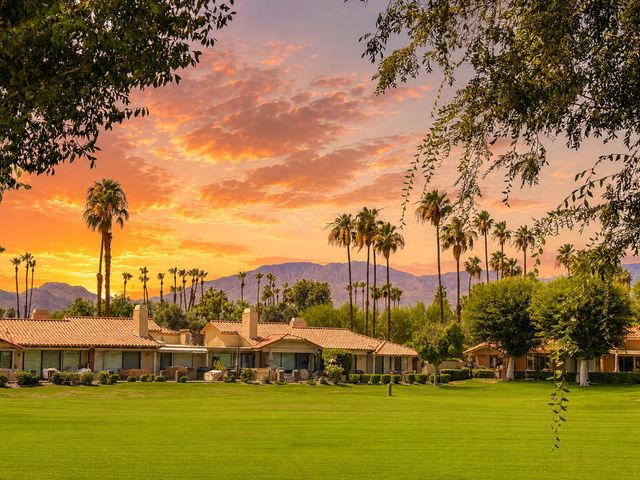 211 Las Lomas, Palm Desert, CA 92260