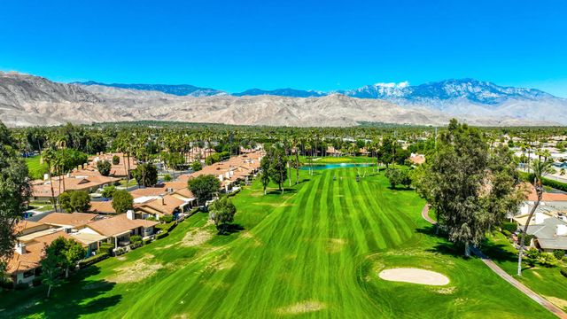 211 Las Lomas, Palm Desert, CA 92260