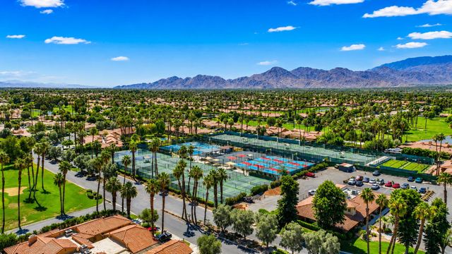 211 Las Lomas, Palm Desert, CA 92260