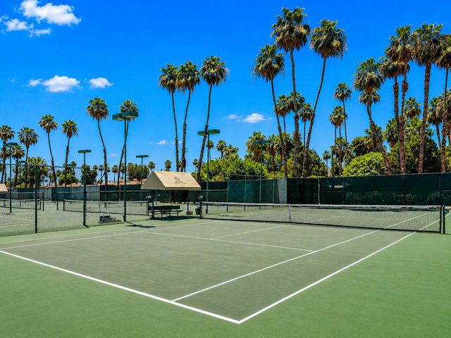 211 Las Lomas, Palm Desert, CA 92260