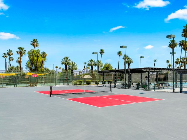 211 Las Lomas, Palm Desert, CA 92260