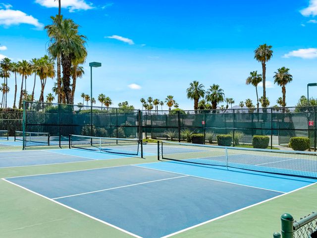 211 Las Lomas, Palm Desert, CA 92260