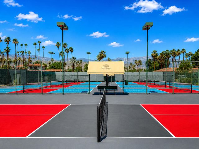 211 Las Lomas, Palm Desert, CA 92260