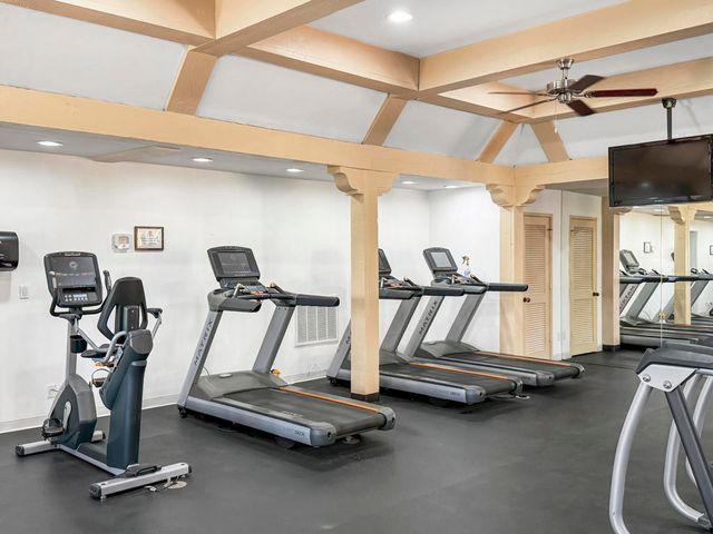 211 Las Lomas, Palm Desert, CA 92260