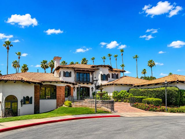 211 Las Lomas, Palm Desert, CA 92260