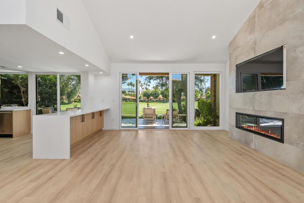 Image 1 of property listing at 211 Las Lomas, Palm Desert, CA 92260