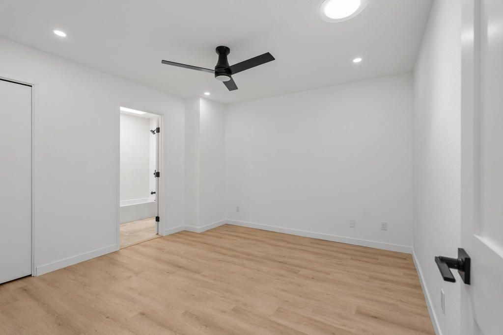 Image 14 of property listing at 211 Las Lomas, Palm Desert, CA 92260